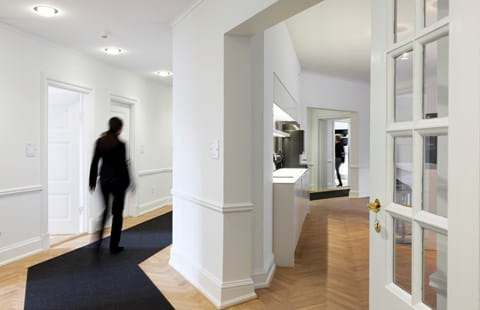 bruun og hjejle løber gang hjørne, Fraster filt tæppe